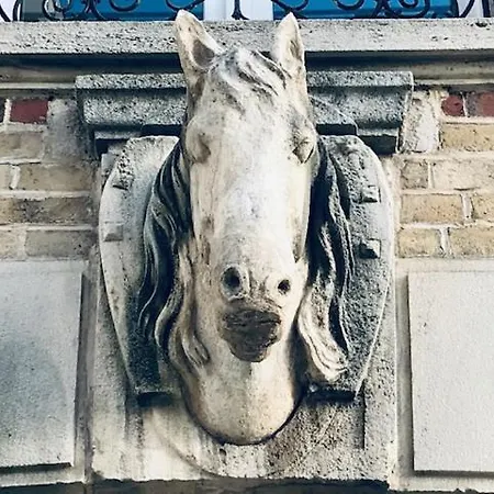 A La Tete De Cheval